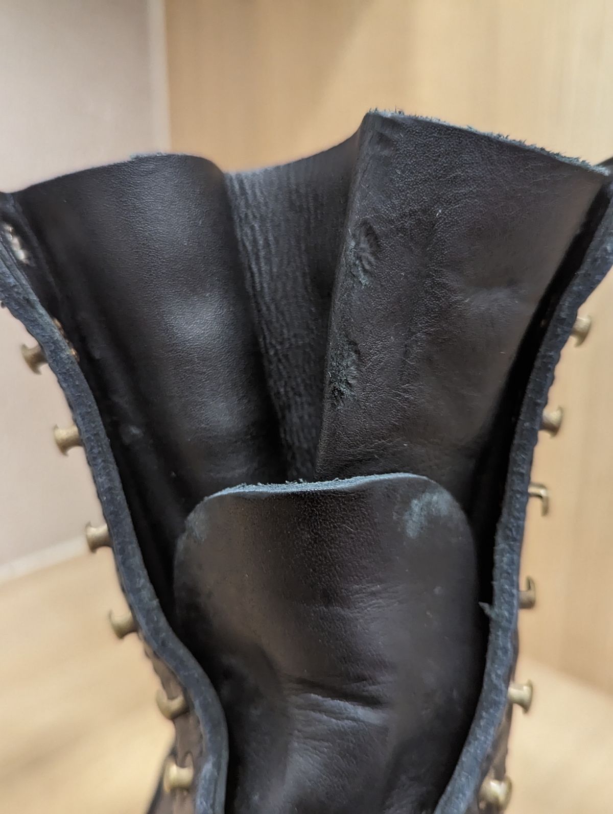 Photo by User1 on March 26, 2024 of the Drew's Boots 8-Inch Logger in Black Smooth & Black Roughout.