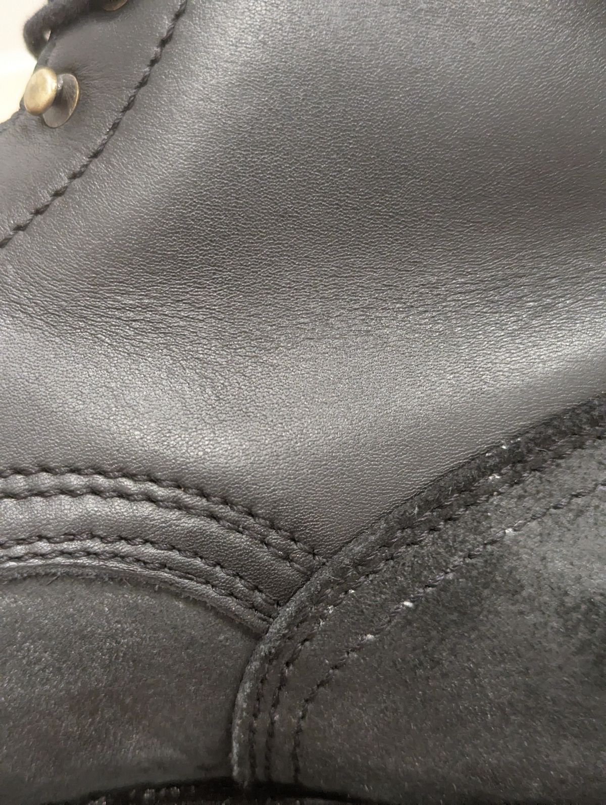 Photo by User1 on March 26, 2024 of the Drew's Boots 8-Inch Logger in Black Smooth & Black Roughout.