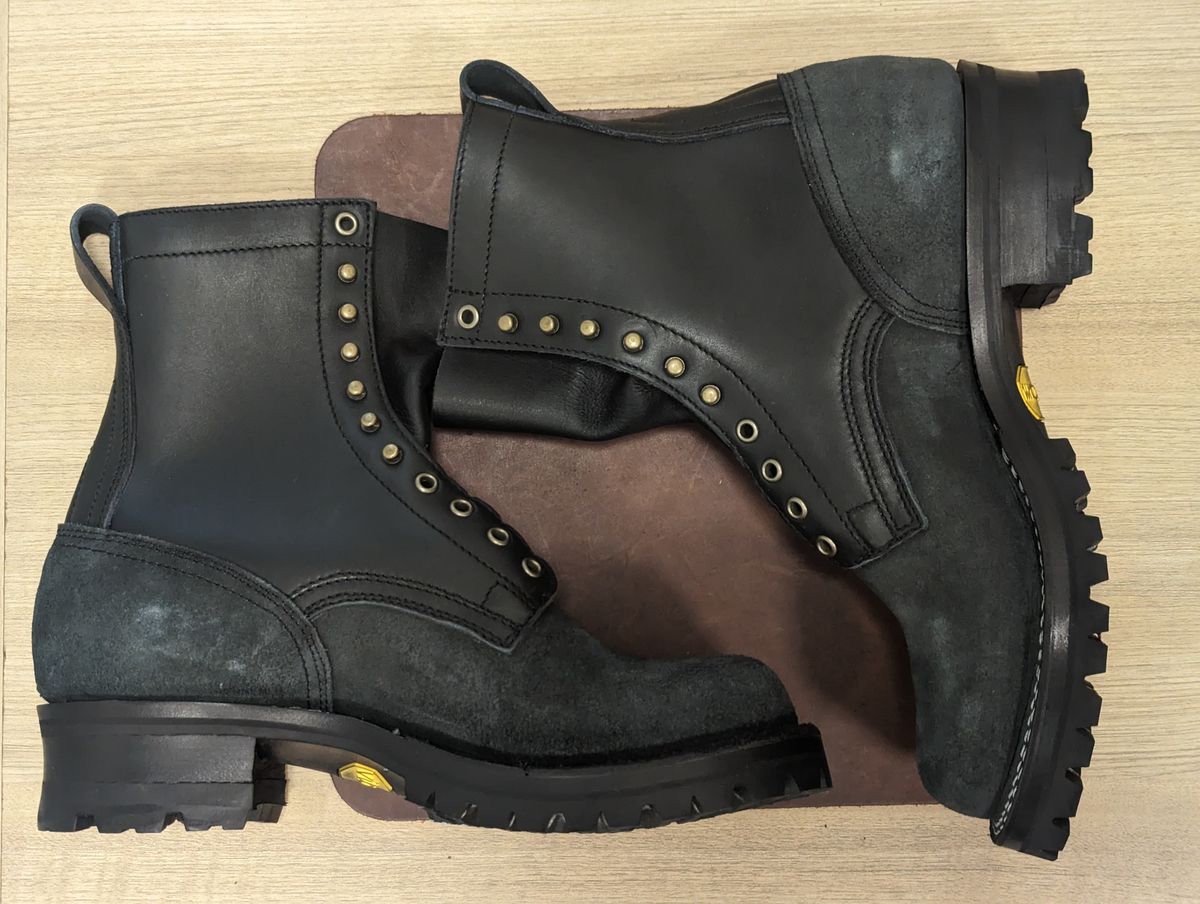 Photo by User1 on March 13, 2024 of the Drew's Boots 8-Inch Logger in Black Smooth & Black Roughout.