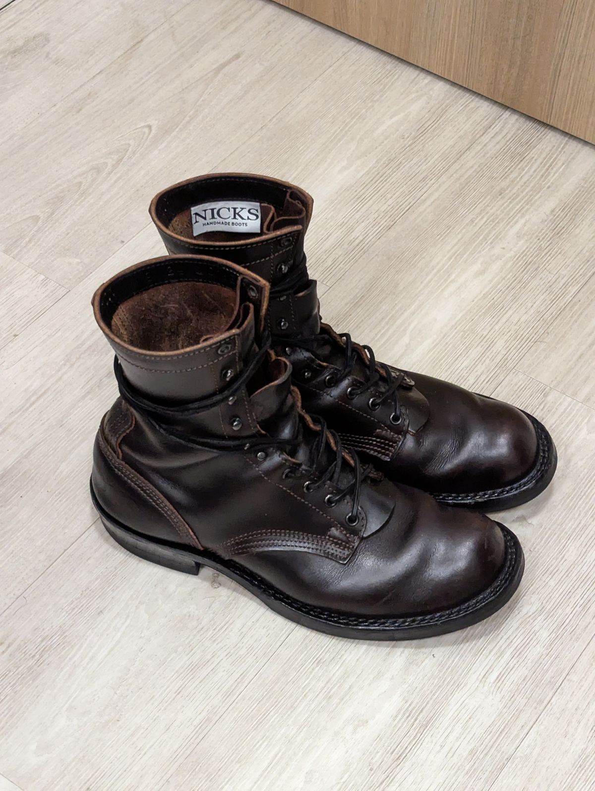 Photo by User1 on April 21, 2025 of the Nicks Custom Model in Wickett & Craig Walnut Double Stuffed.