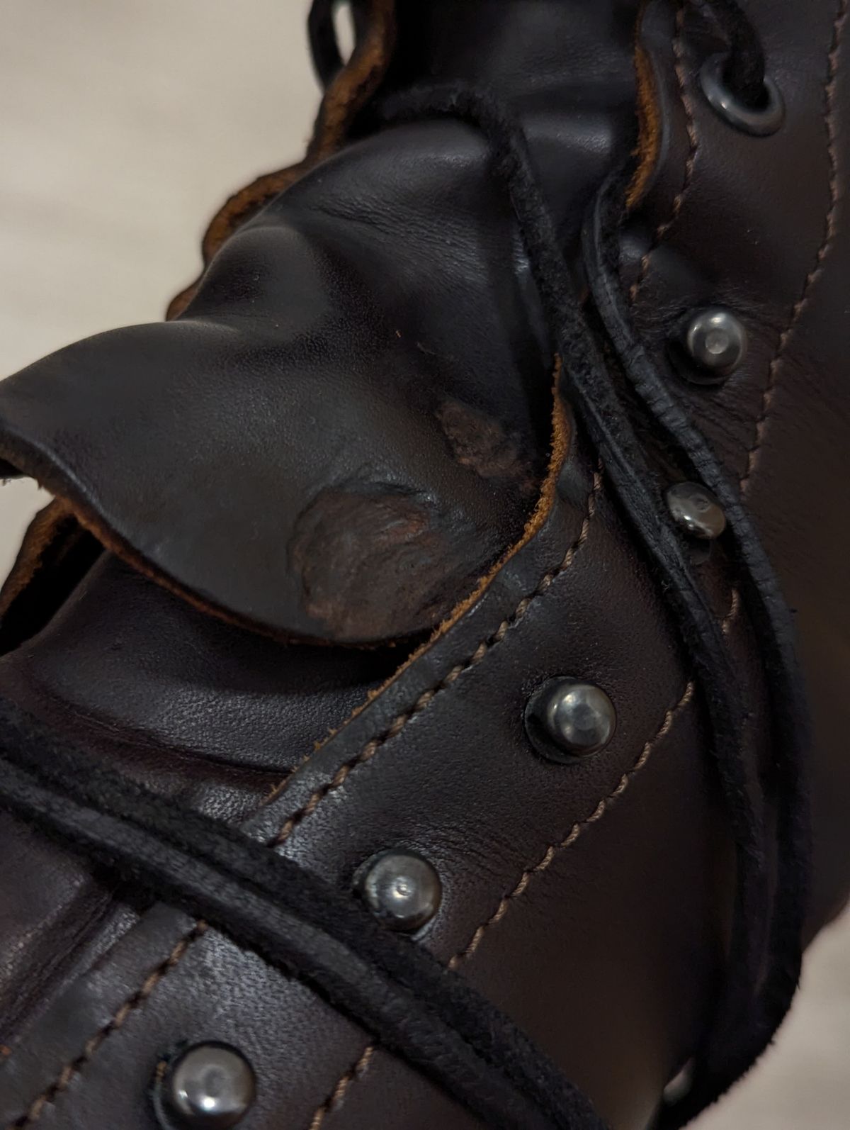 Photo by User1 on April 21, 2025 of the Nicks Custom Model in Wickett & Craig Walnut Double Stuffed.