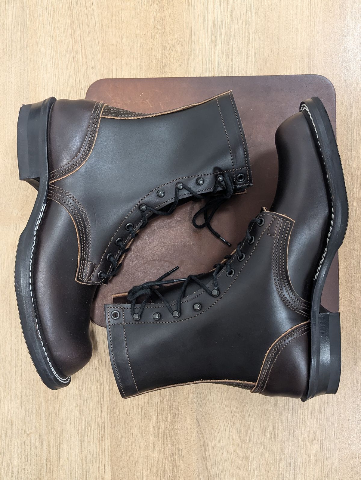 Photo by User1 on October 7, 2024 of the Nicks Custom Model in Wickett & Craig Walnut Double Stuffed.