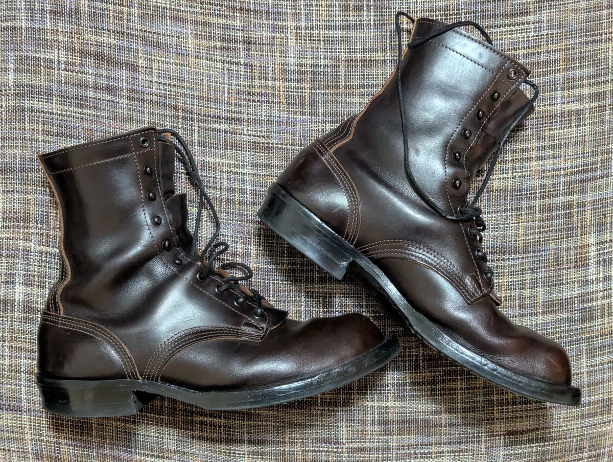 Photo by User1 on August 25, 2025 of the Nicks Custom Model in Wickett & Craig Walnut Double Stuffed.