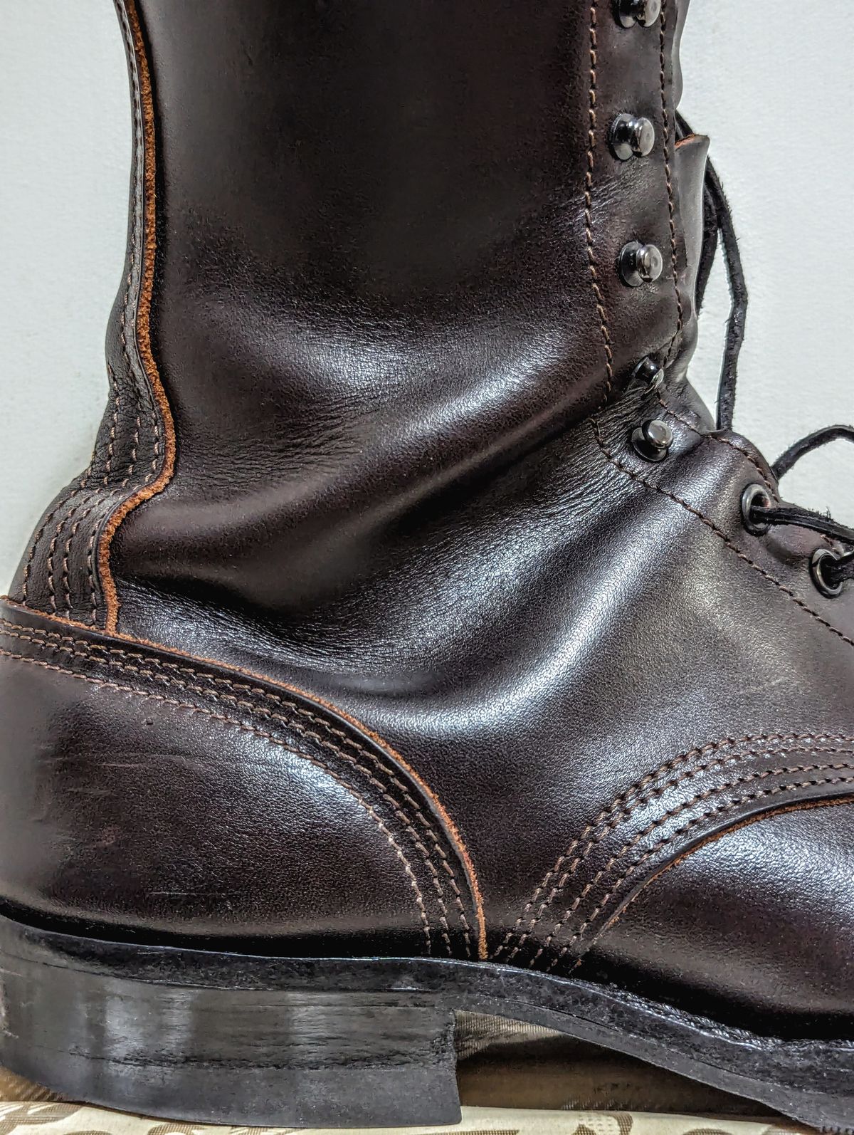 Photo by User1 on September 12, 2025 of the Nicks Custom Model in Wickett & Craig Walnut Double Stuffed.