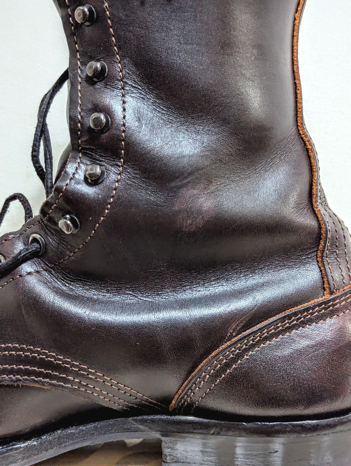Photo by User1 on September 12, 2025 of the Nicks Custom Model in Wickett & Craig Walnut Double Stuffed.