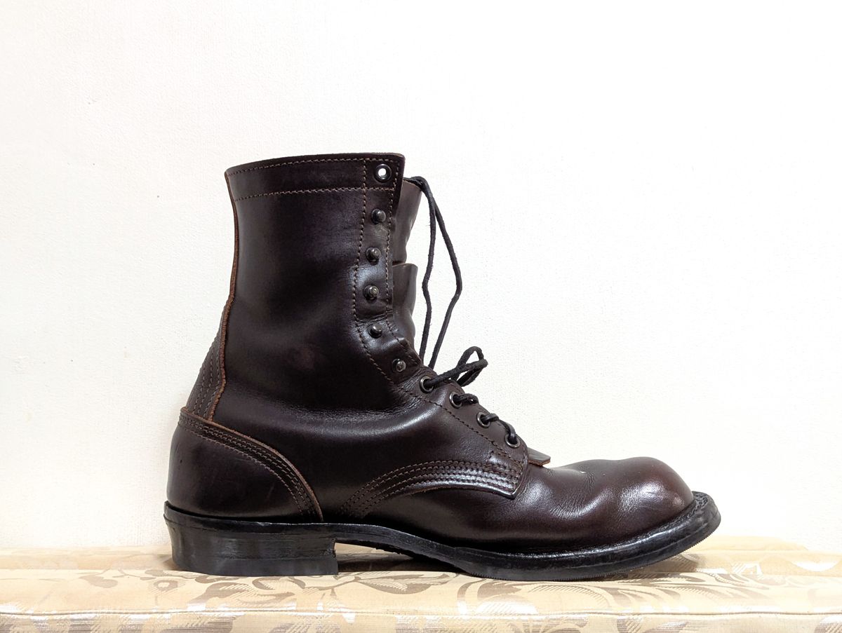 Photo by User1 on September 12, 2025 of the Nicks Custom Model in Wickett & Craig Walnut Double Stuffed.