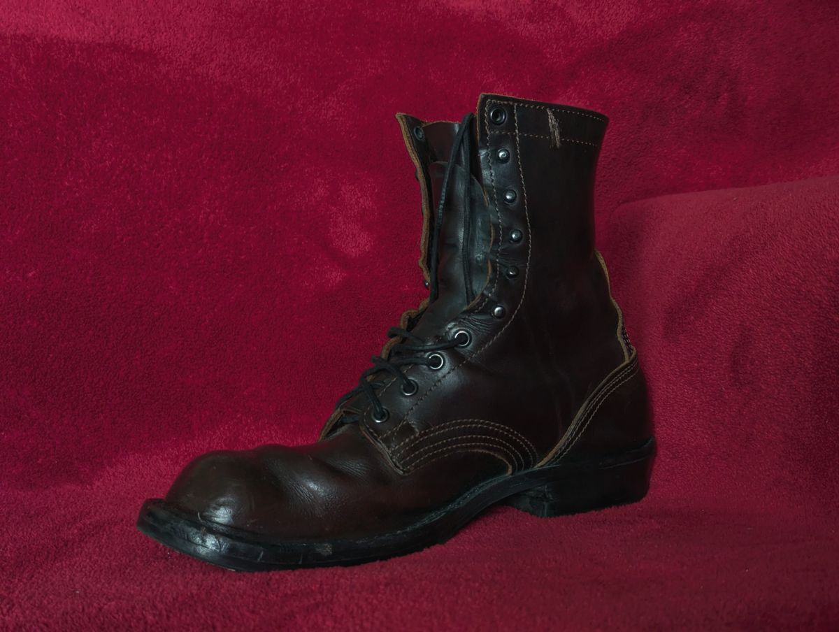 Photo by User1 on November 30, 2025 of the Nicks Custom Model in Wickett & Craig Walnut Double Stuffed.