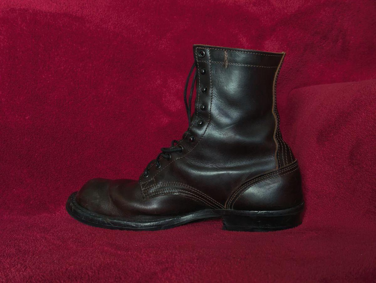 Photo by User1 on November 30, 2025 of the Nicks Custom Model in Wickett & Craig Walnut Double Stuffed.