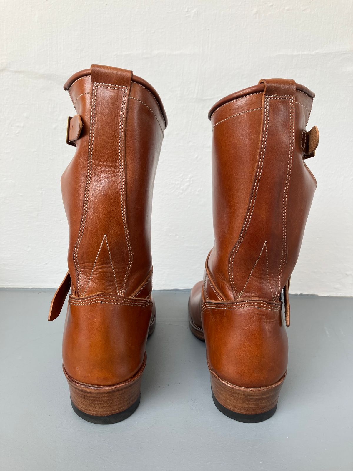 Photo by ceekayyeo on October 2, 2023 of the Raland Bootmaker Engineer Boot in Tarnsjo Garveri Vegetable Tanned Horsehide.