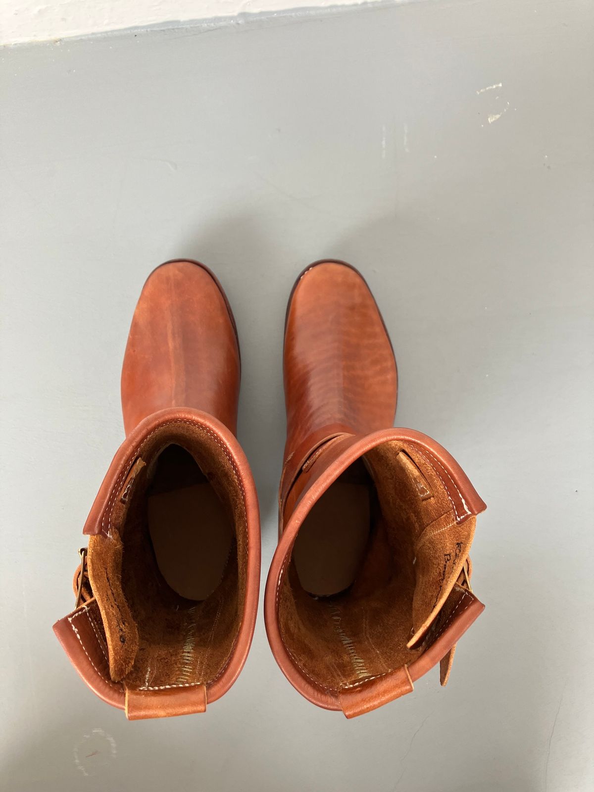 Photo by ceekayyeo on October 2, 2023 of the Raland Bootmaker Engineer Boot in Tarnsjo Garveri Vegetable Tanned Horsehide.