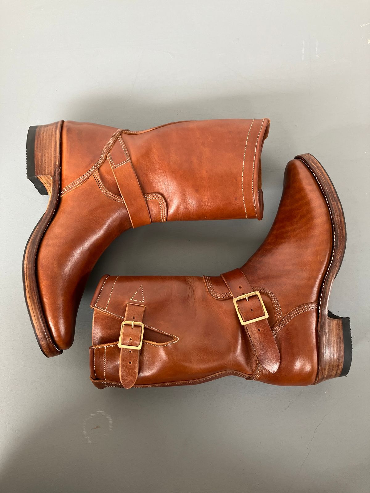 Photo by ceekayyeo on October 2, 2023 of the Raland Bootmaker Engineer Boot in Tarnsjo Garveri Vegetable Tanned Horsehide.