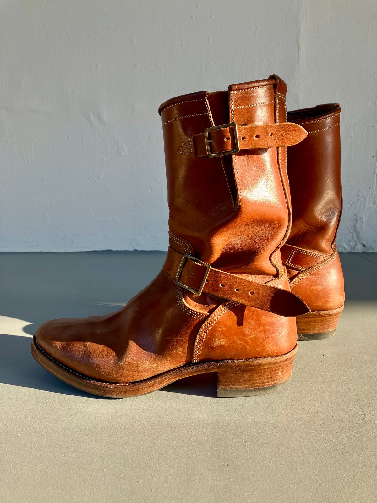 Photo by ceekayyeo on November 3, 2023 of the Raland Bootmaker Engineer Boot in Tarnsjo Garveri Vegetable Tanned Horsehide.