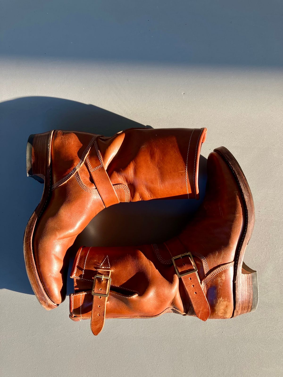 Photo by ceekayyeo on November 3, 2023 of the Raland Bootmaker Engineer Boot in Tarnsjo Garveri Vegetable Tanned Horsehide.