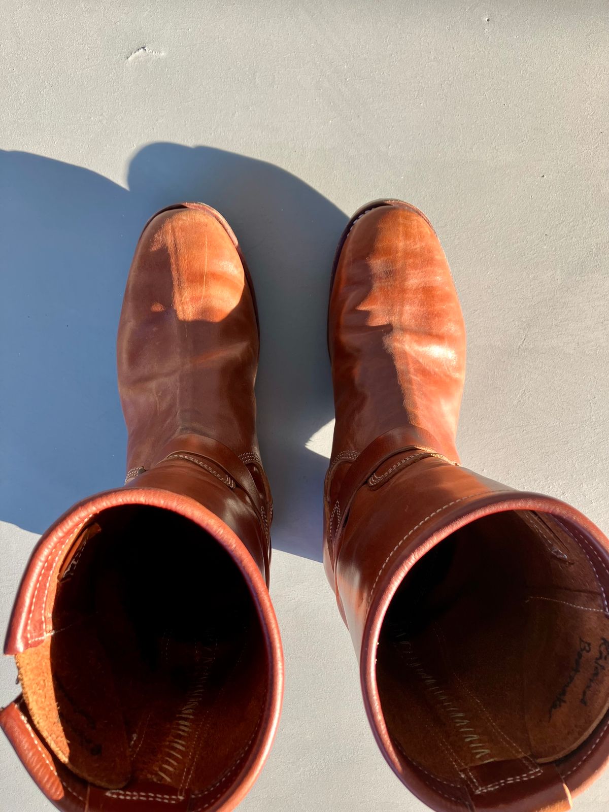 Photo by ceekayyeo on November 3, 2023 of the Raland Bootmaker Engineer Boot in Tarnsjo Garveri Vegetable Tanned Horsehide.