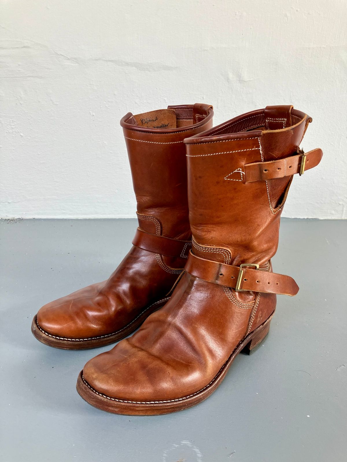 Photo by ceekayyeo on January 1, 2024 of the Raland Bootmaker Engineer Boot in Tarnsjo Garveri Vegetable Tanned Horsehide.