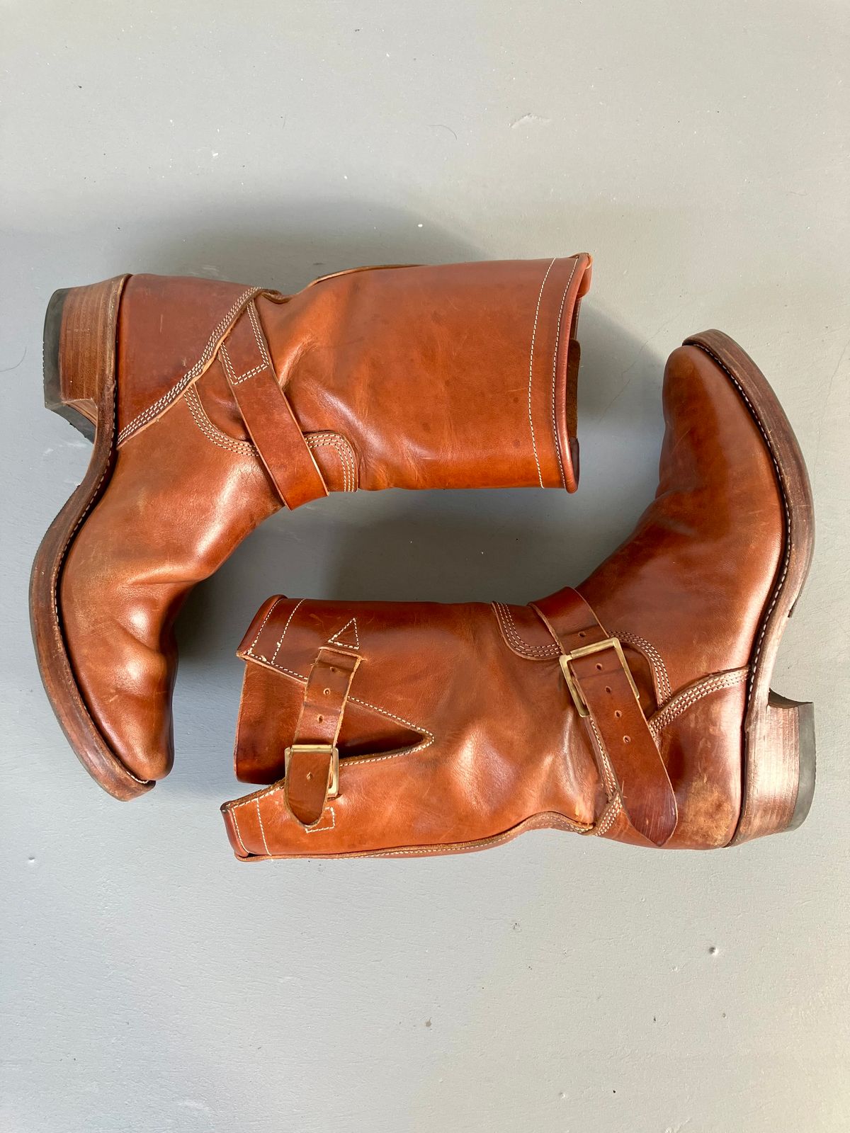 Photo by ceekayyeo on January 1, 2024 of the Raland Bootmaker Engineer Boot in Tarnsjo Garveri Vegetable Tanned Horsehide.