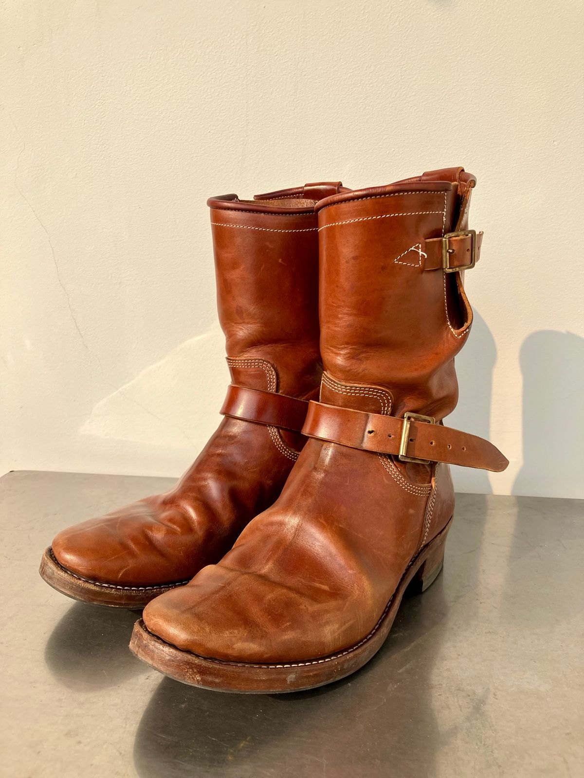 Photo by ceekayyeo on February 1, 2024 of the Raland Bootmaker Engineer Boot in Tarnsjo Garveri Vegetable Tanned Horsehide.