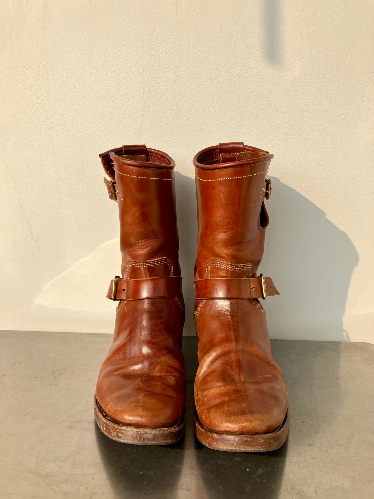 Photo by ceekayyeo on February 1, 2024 of the Raland Bootmaker Engineer Boot in Tarnsjo Garveri Vegetable Tanned Horsehide.