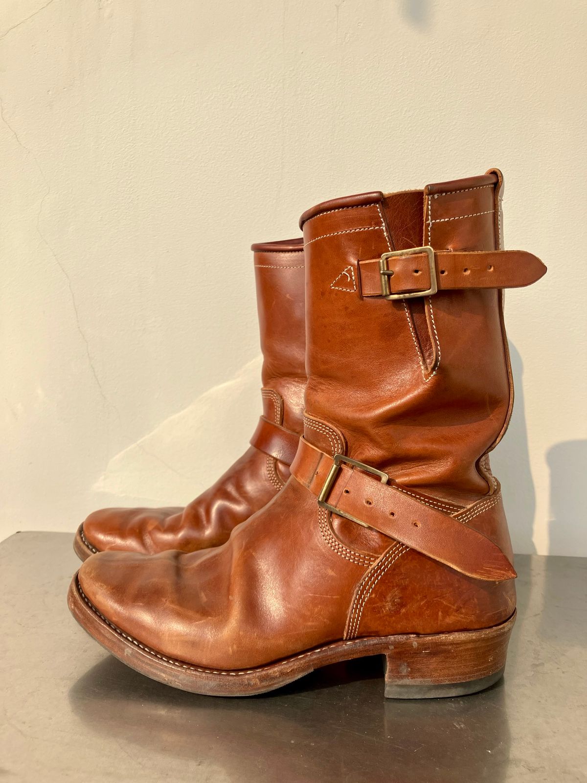 Photo by ceekayyeo on February 1, 2024 of the Raland Bootmaker Engineer Boot in Tarnsjo Garveri Vegetable Tanned Horsehide.