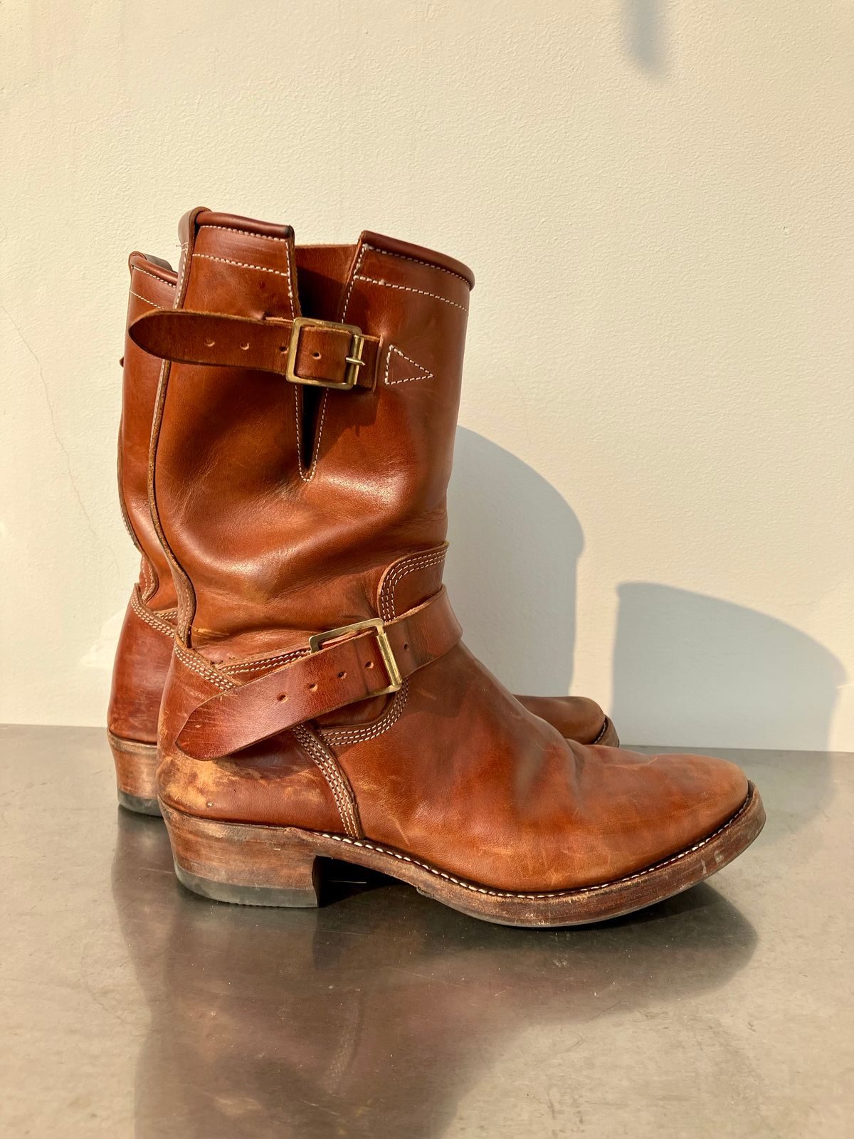 Photo by ceekayyeo on February 1, 2024 of the Raland Bootmaker Engineer Boot in Tarnsjo Garveri Vegetable Tanned Horsehide.