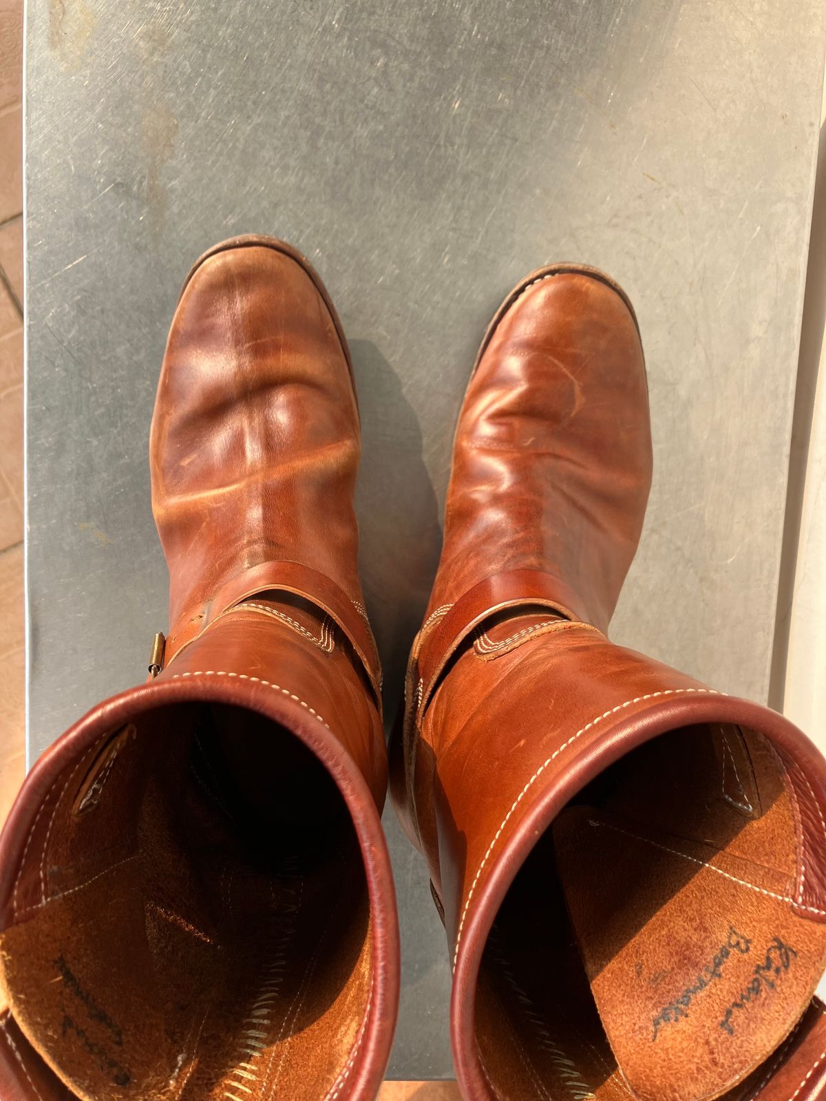 Photo by ceekayyeo on February 1, 2024 of the Raland Bootmaker Engineer Boot in Tarnsjo Garveri Vegetable Tanned Horsehide.