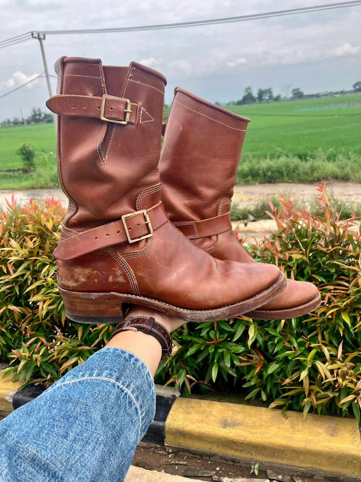 Photo by ceekayyeo on March 3, 2024 of the Raland Bootmaker Engineer Boot in Tarnsjo Garveri Vegetable Tanned Horsehide.