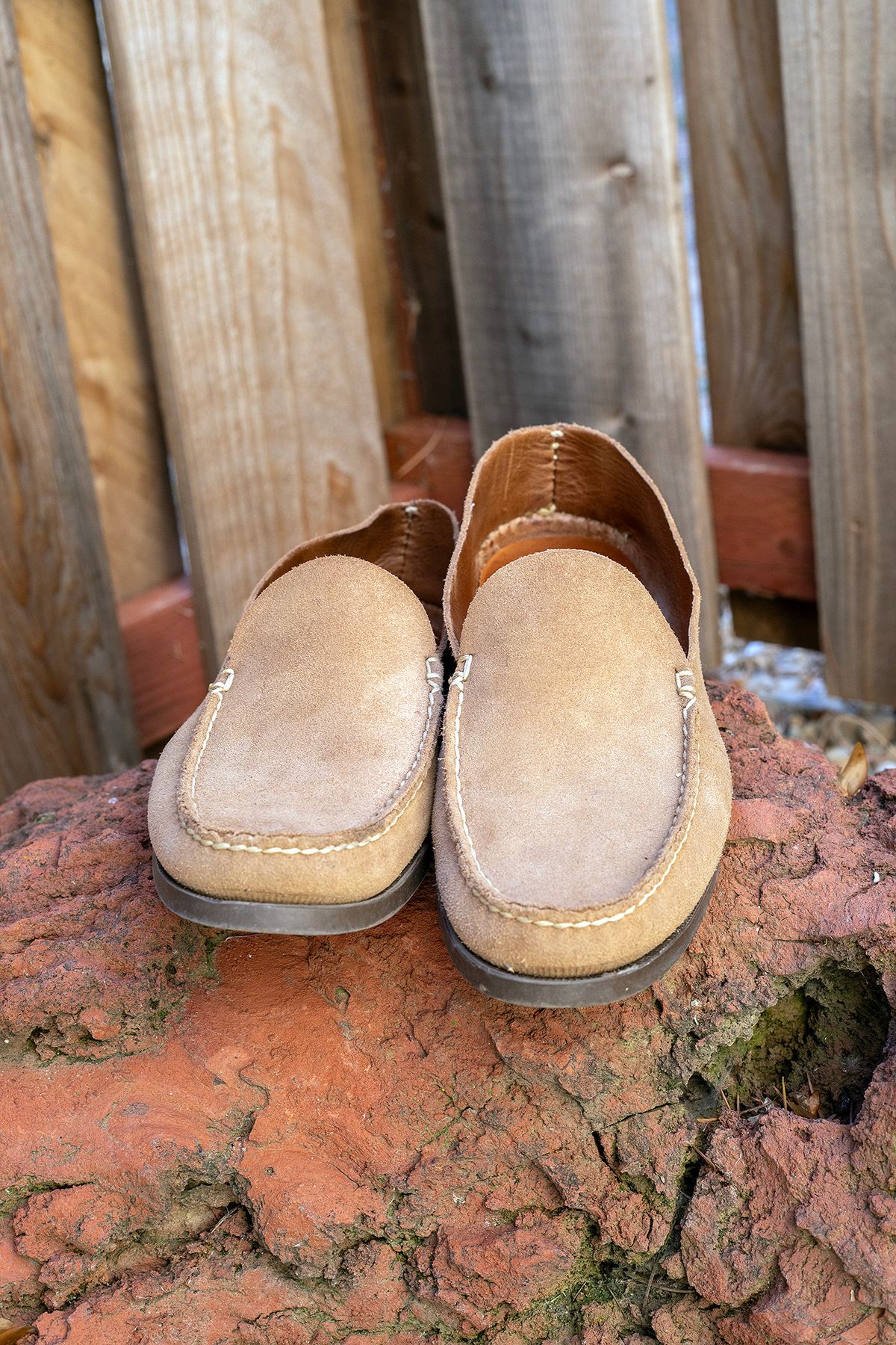 Photo by Frontinstein on November 1, 2023 of the Rancourt & Co. Bristol Venetian in Horween Marine Field Roughout.