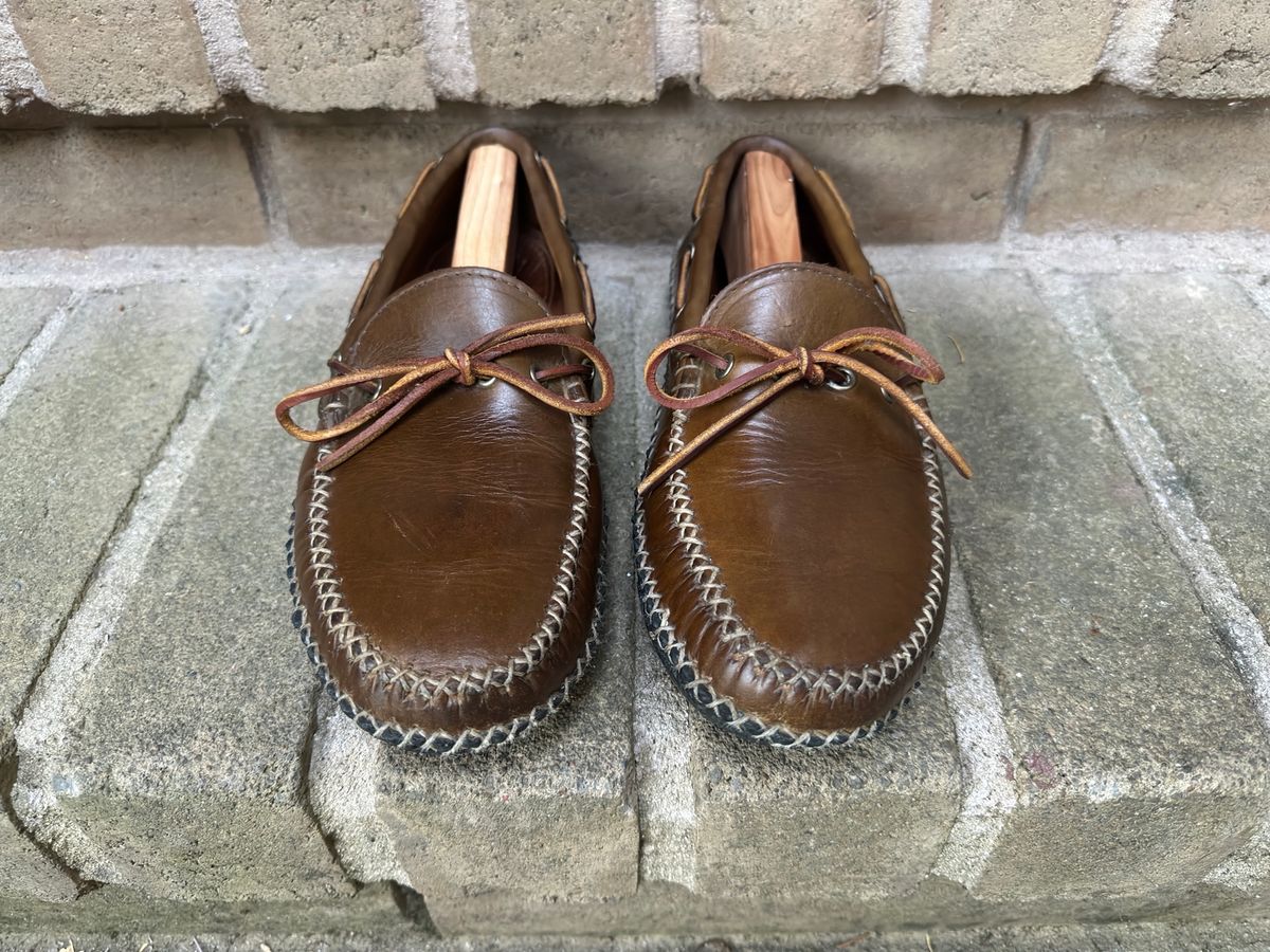 Photo by Frontinstein on November 1, 2022 of the Quoddy Canoe Moc II in Horween Olive Chromexcel.