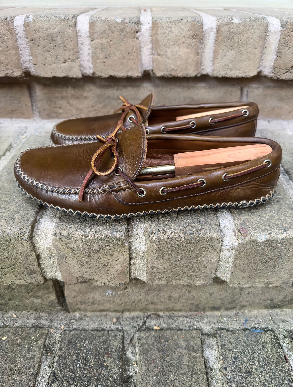 Photo by Frontinstein on November 1, 2022 of the Quoddy Canoe Moc II in Horween Olive Chromexcel.
