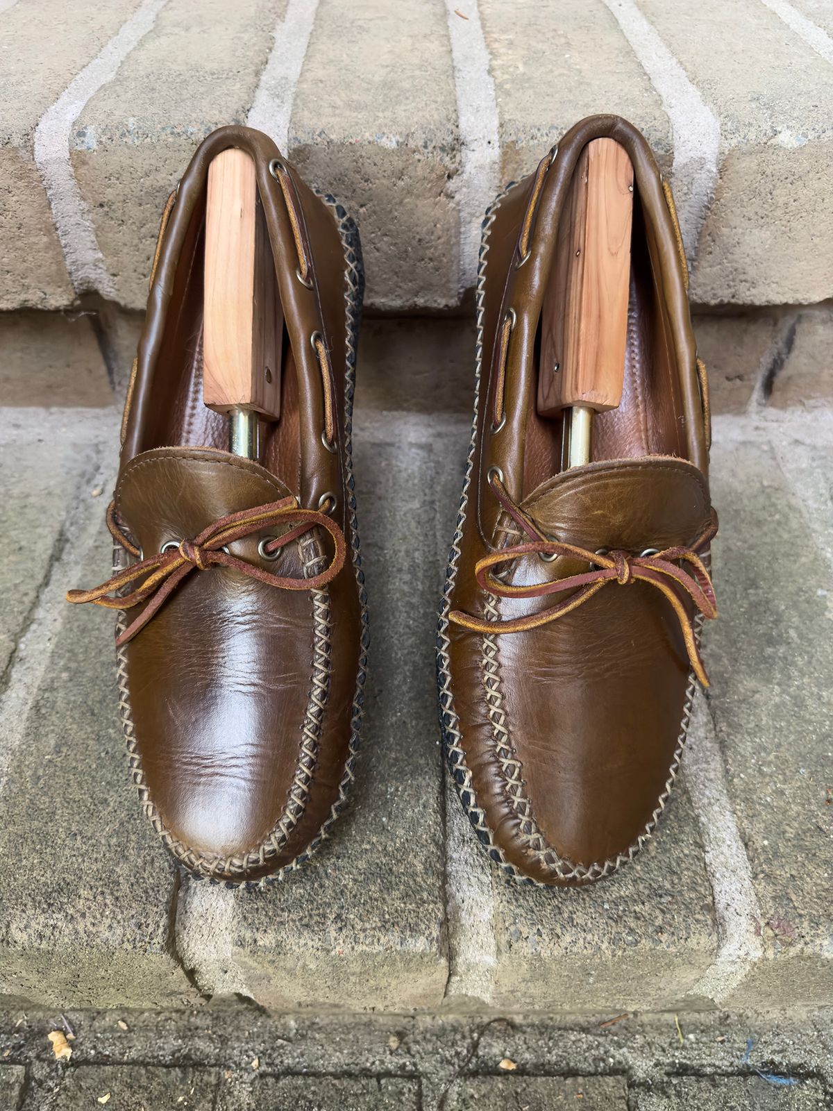 Photo by Frontinstein on November 1, 2022 of the Quoddy Canoe Moc II in Horween Olive Chromexcel.