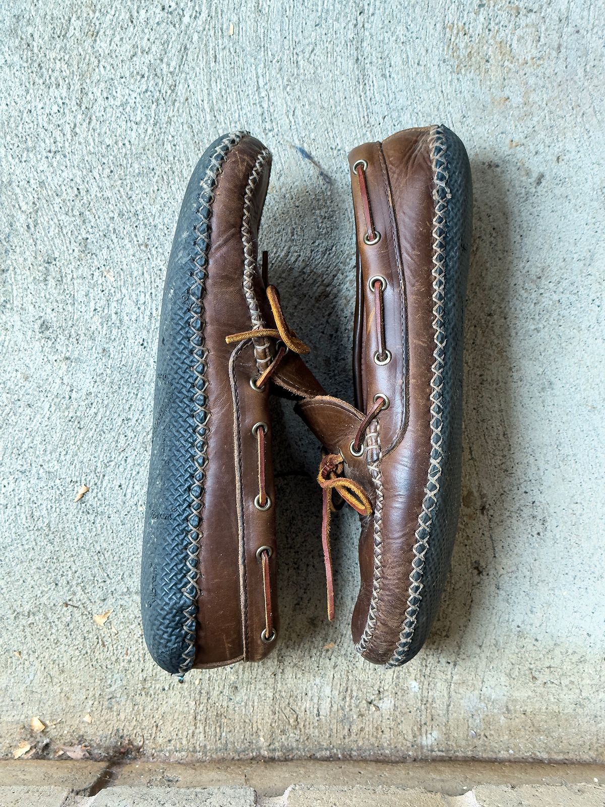 Photo by Frontinstein on December 1, 2022 of the Quoddy Canoe Moc II in Horween Olive Chromexcel.