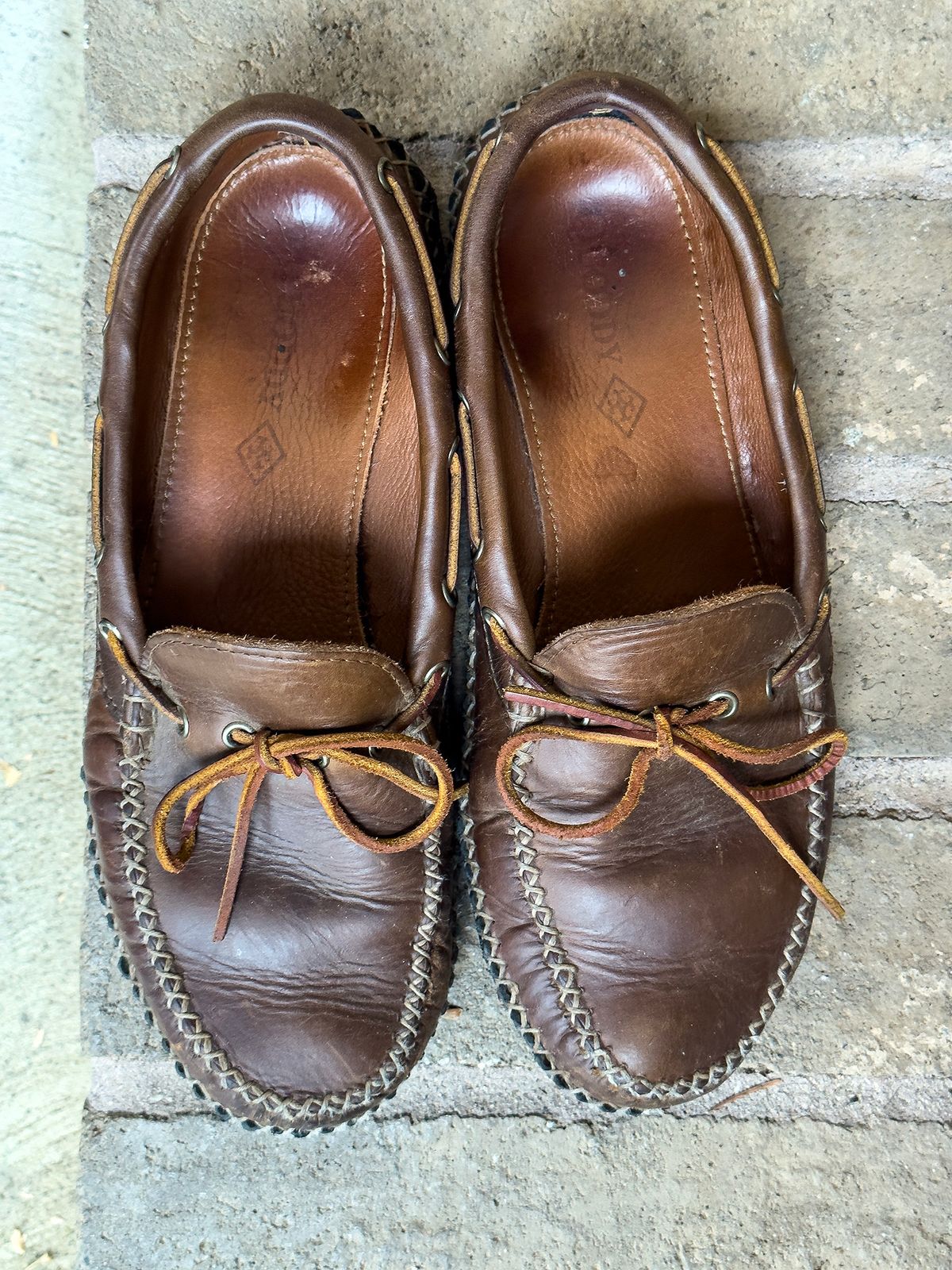 Photo by Frontinstein on December 1, 2022 of the Quoddy Canoe Moc II in Horween Olive Chromexcel.
