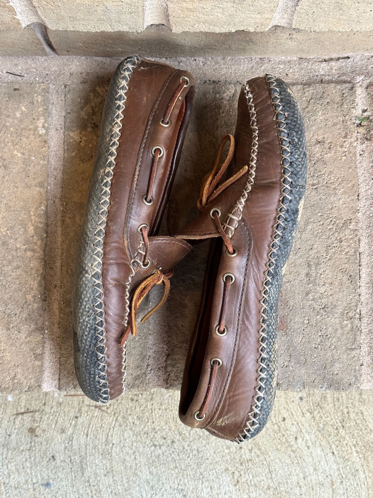 Photo by Frontinstein on January 2, 2023 of the Quoddy Canoe Moc II in Horween Olive Chromexcel.