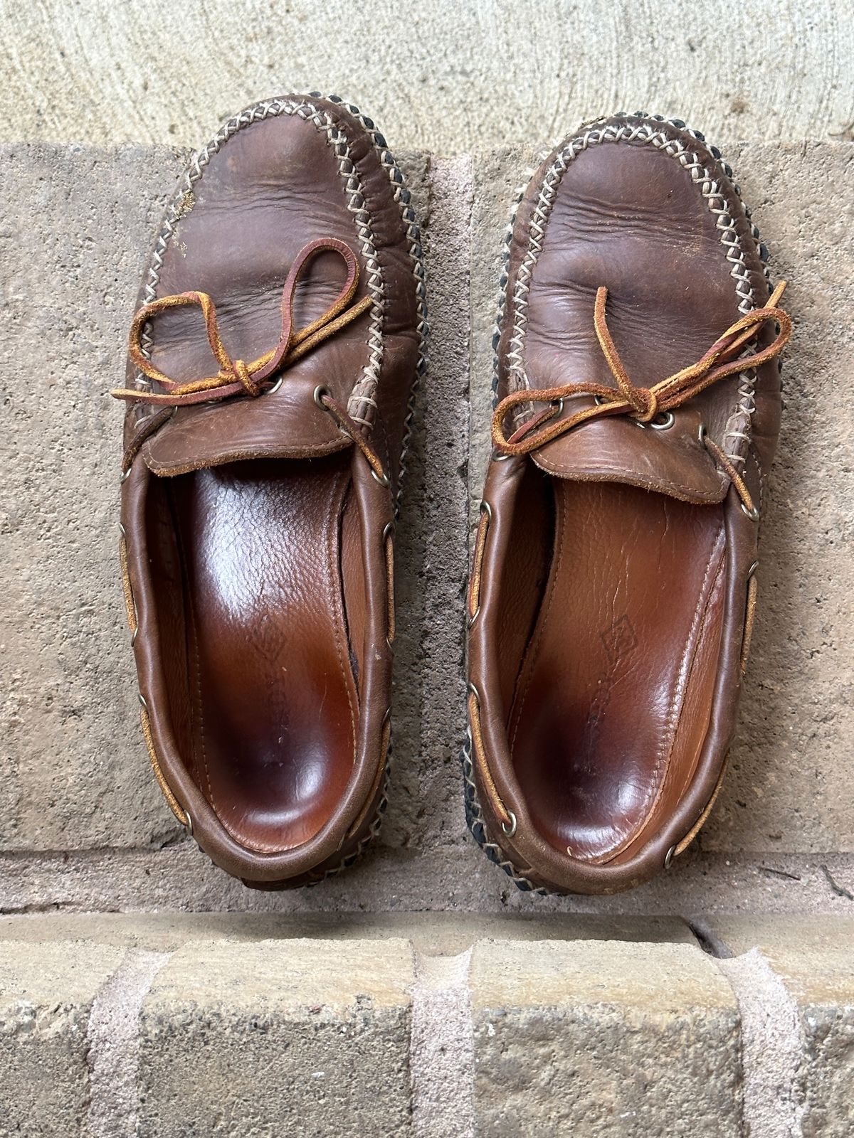 Photo by Frontinstein on January 2, 2023 of the Quoddy Canoe Moc II in Horween Olive Chromexcel.