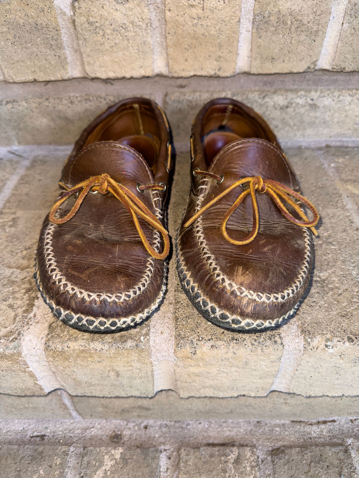 Photo by Frontinstein on February 1, 2023 of the Quoddy Canoe Moc II in Horween Olive Chromexcel.