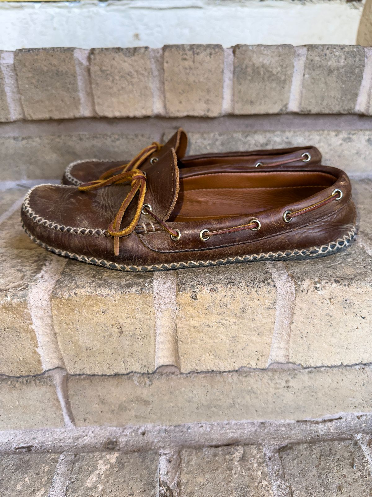 Photo by Frontinstein on February 1, 2023 of the Quoddy Canoe Moc II in Horween Olive Chromexcel.