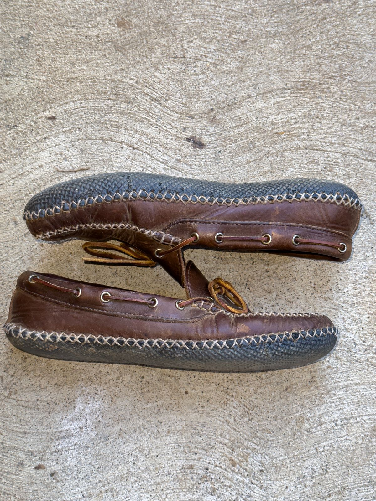 Photo by Frontinstein on February 1, 2023 of the Quoddy Canoe Moc II in Horween Olive Chromexcel.