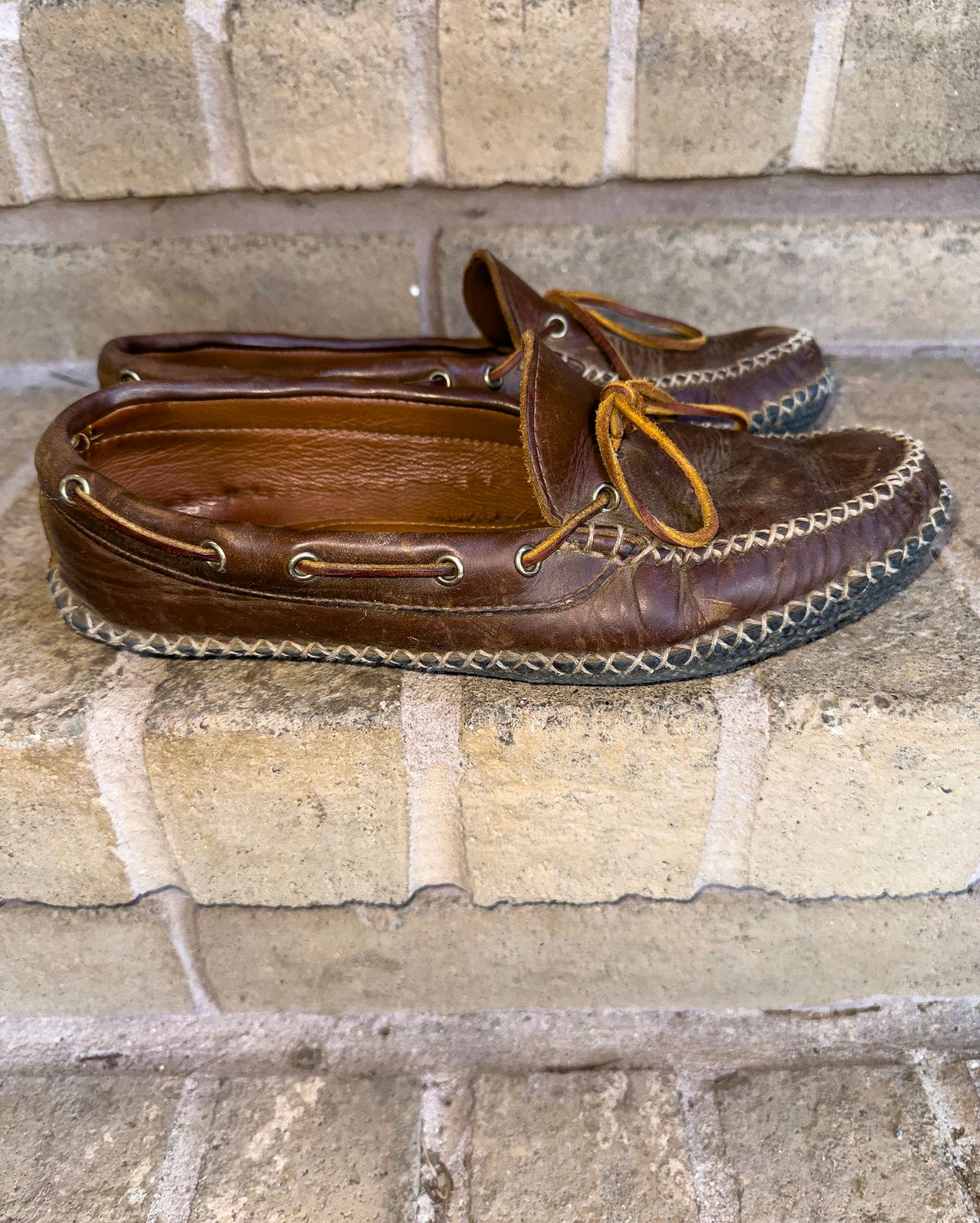 Photo by Frontinstein on February 1, 2023 of the Quoddy Canoe Moc II in Horween Olive Chromexcel.