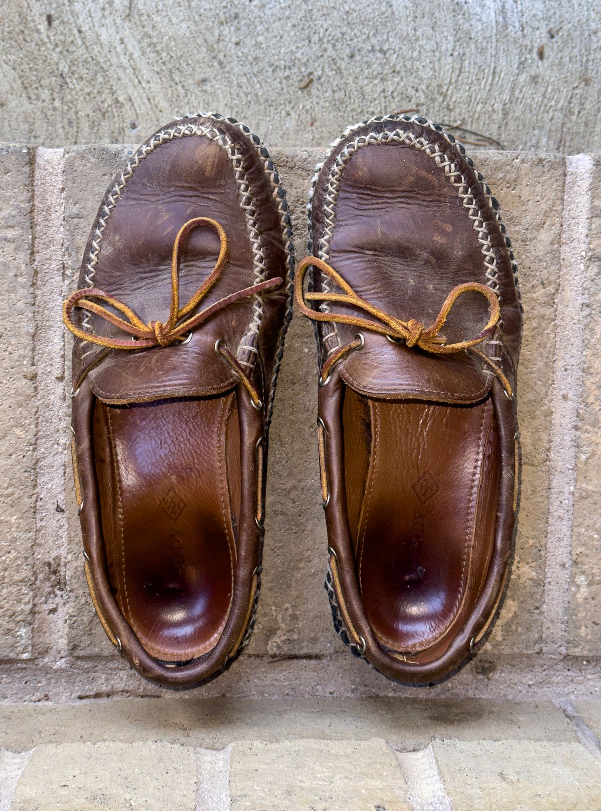 Photo by Frontinstein on February 1, 2023 of the Quoddy Canoe Moc II in Horween Olive Chromexcel.