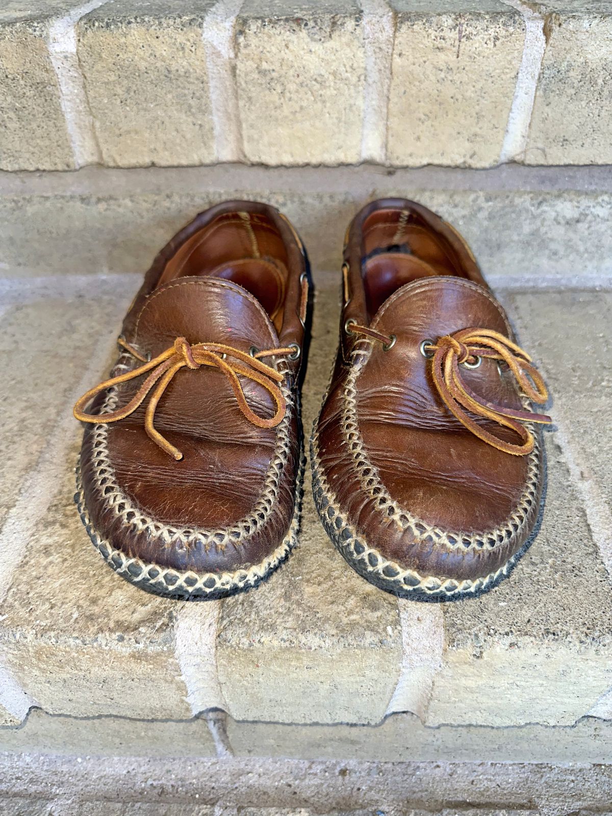 Photo by Frontinstein on March 1, 2023 of the Quoddy Canoe Moc II in Horween Olive Chromexcel.