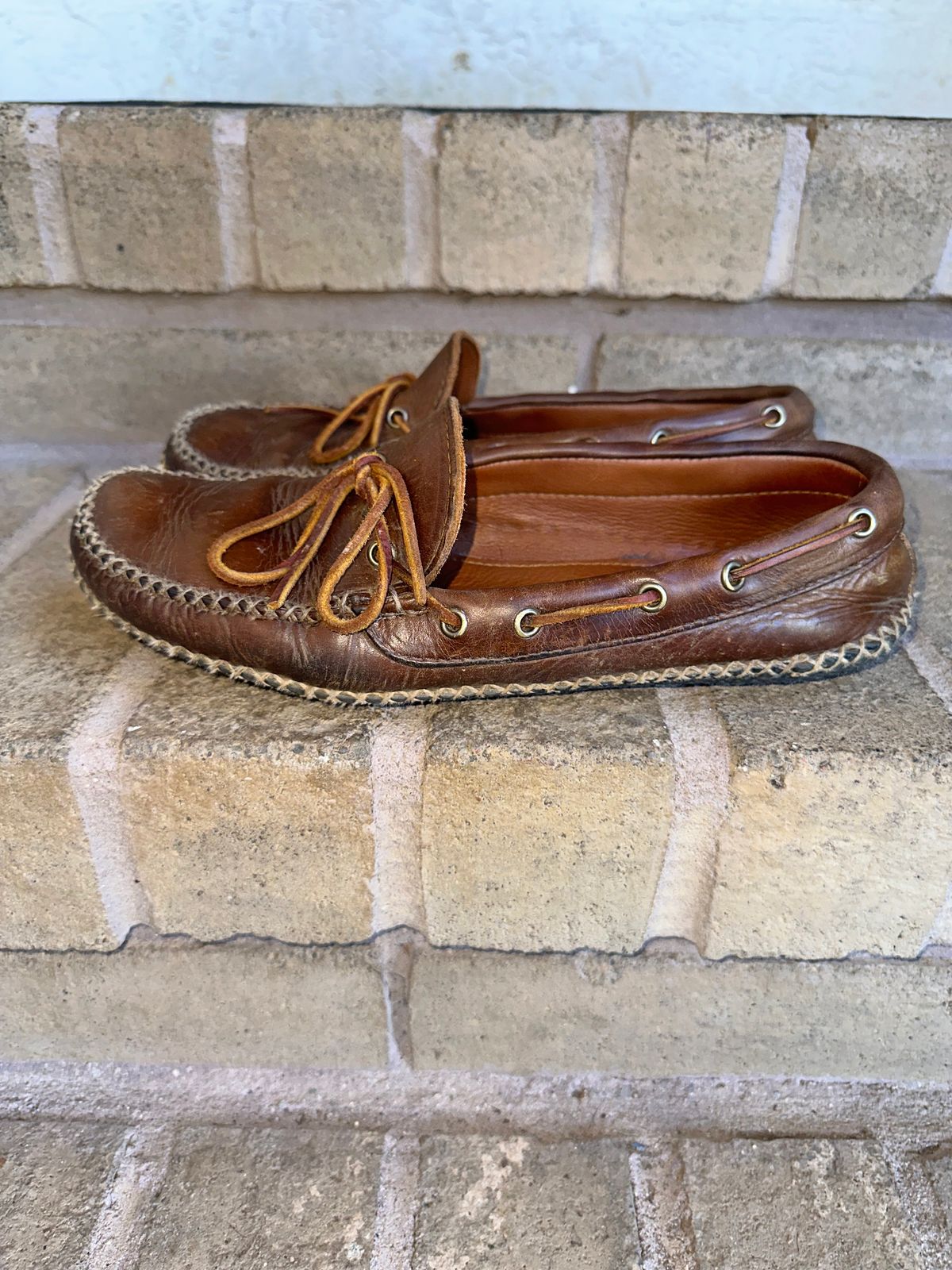 Photo by Frontinstein on March 1, 2023 of the Quoddy Canoe Moc II in Horween Olive Chromexcel.