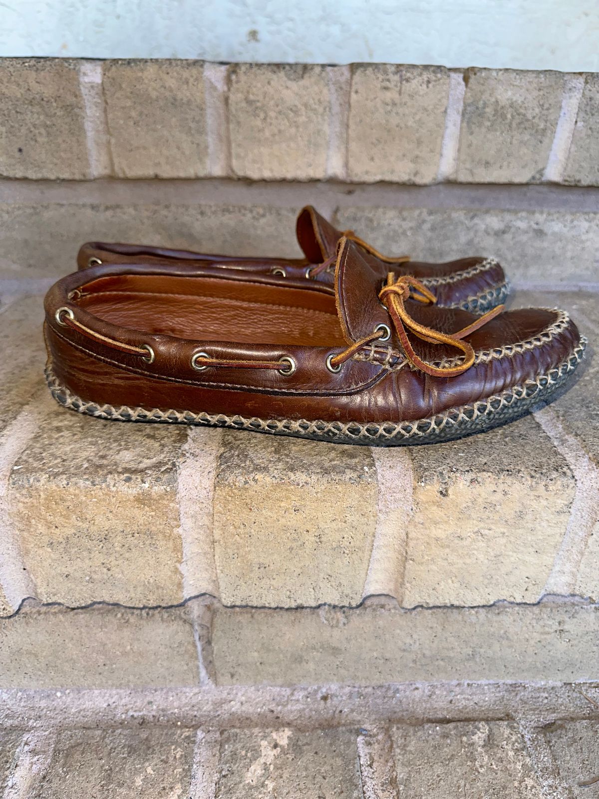 Photo by Frontinstein on March 1, 2023 of the Quoddy Canoe Moc II in Horween Olive Chromexcel.