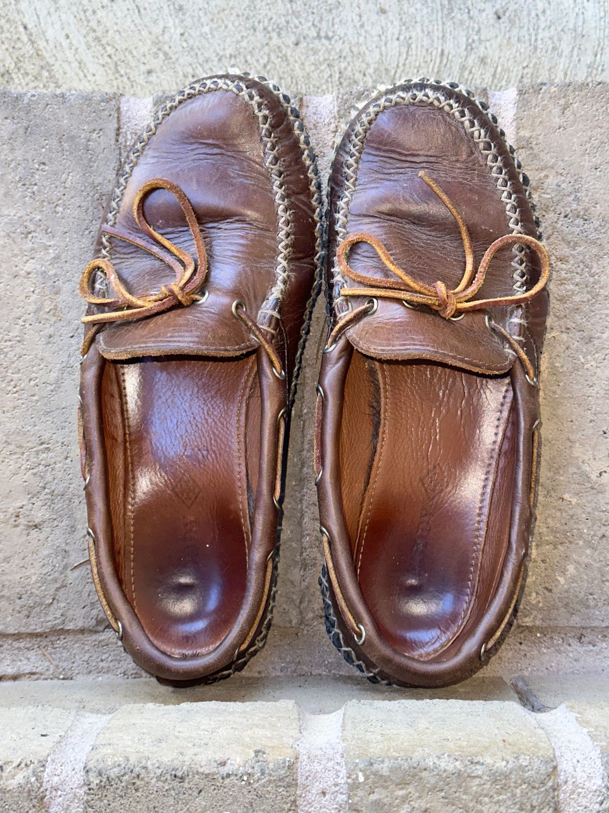 Photo by Frontinstein on March 1, 2023 of the Quoddy Canoe Moc II in Horween Olive Chromexcel.