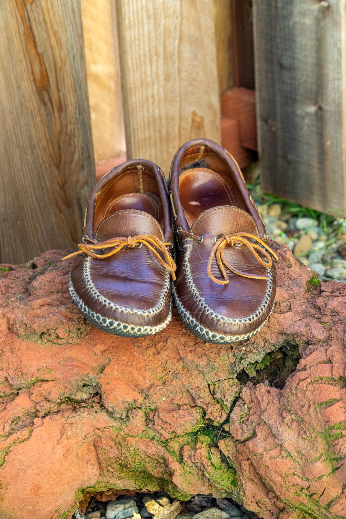 Photo by Frontinstein on April 1, 2023 of the Quoddy Canoe Moc II in Horween Olive Chromexcel.