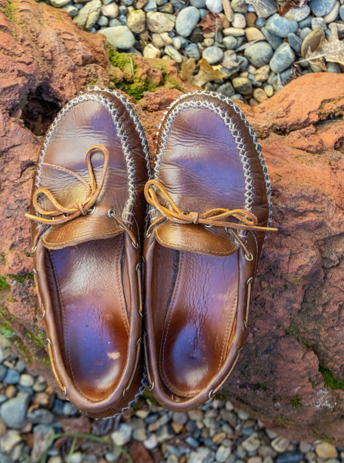 Photo by Frontinstein on April 1, 2023 of the Quoddy Canoe Moc II in Horween Olive Chromexcel.