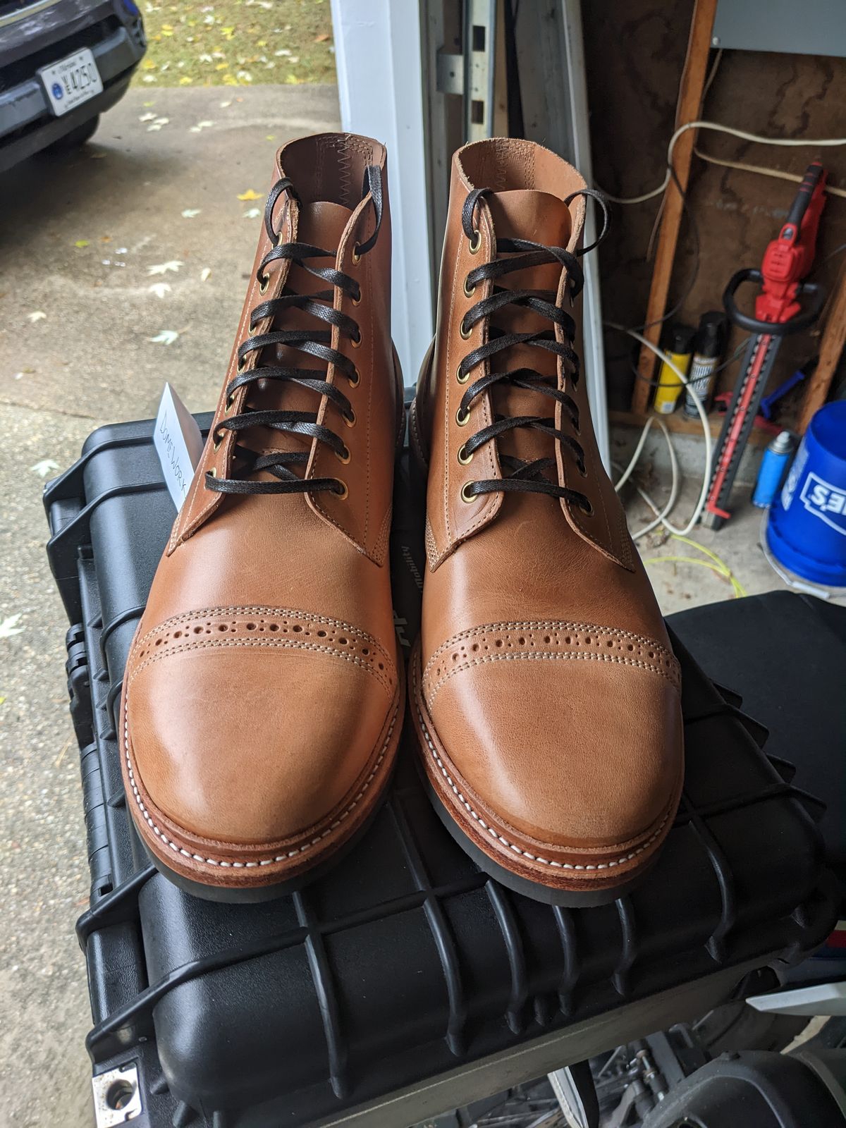 Photo by boot.on.stump on October 1, 2022 of the Oak Street Bootmakers Field Boot in Maryam Natural Horsebutt.