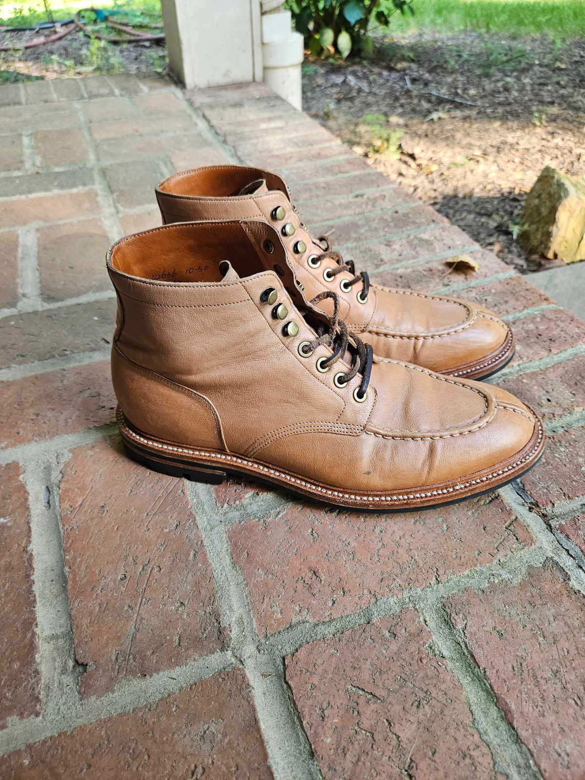 Photo by bars_grover23 on June 19, 2024 of the Grant Stone Ottawa Boot in Incas Natural Kangaroo.