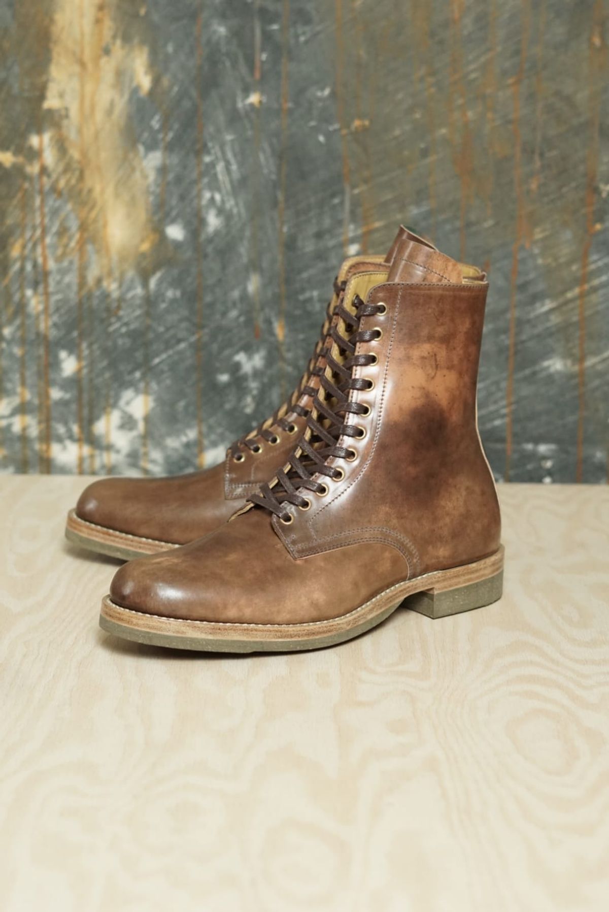 Photo by bars_grover23 on May 1, 2025 of the Sagara Sagara / Marine Dress Boots in Rocado Brown Marbled Shell Cordovan.
