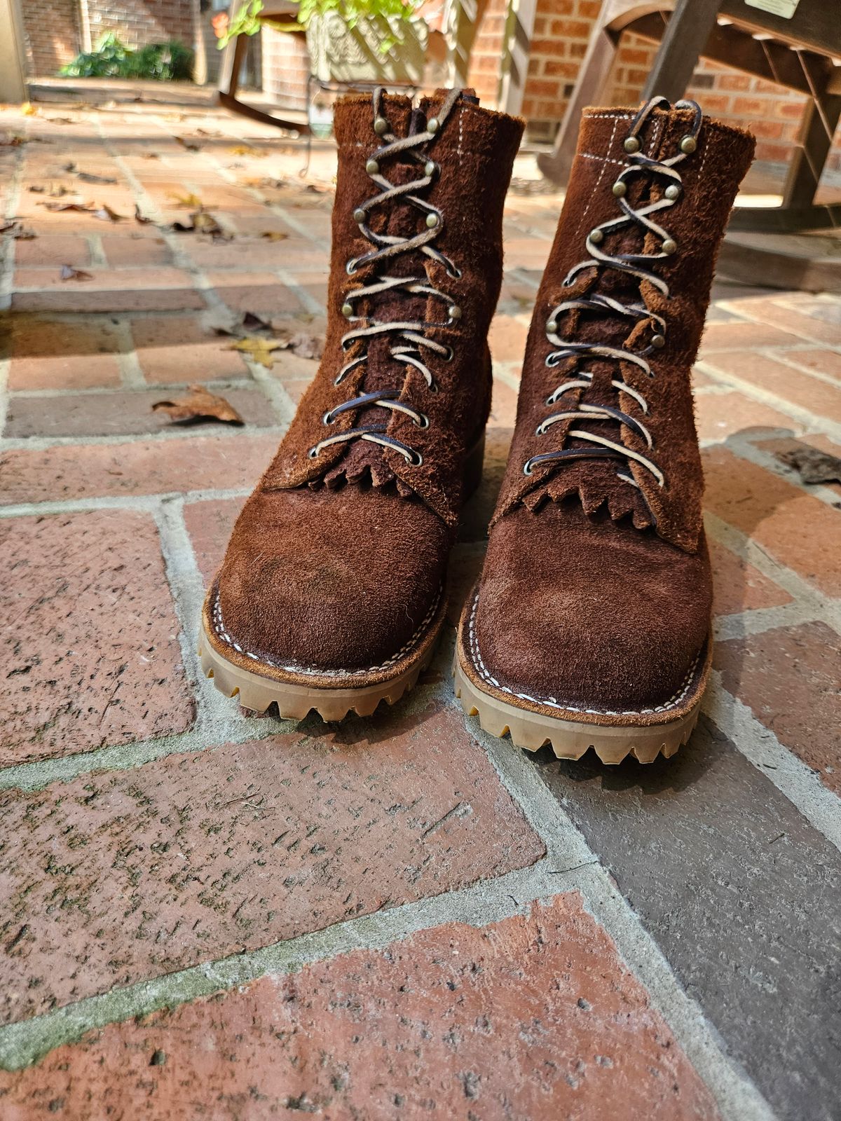 Photo by bars_grover23 on September 28, 2024 of the JK Boots Bear Slayer in JK Boots / Bison Roughout.