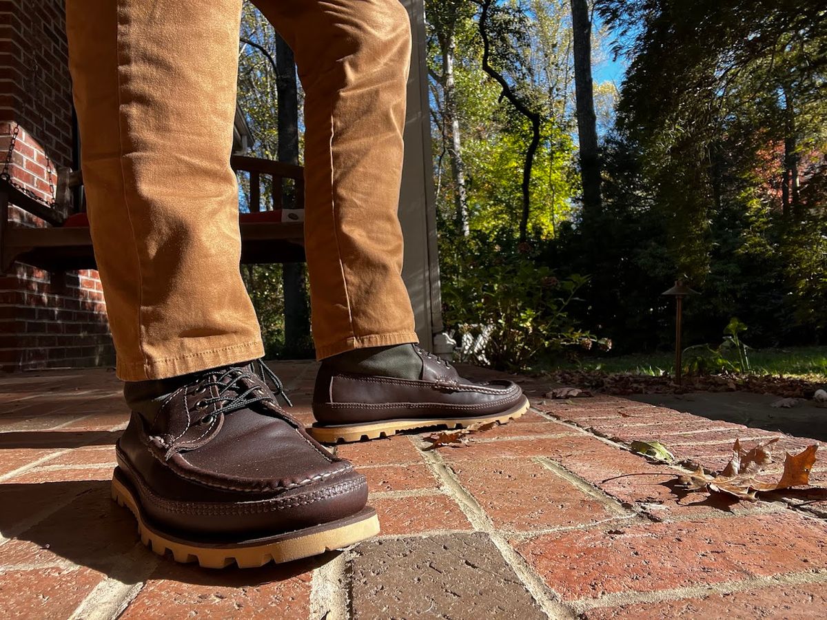 Photo by bars_grover23 on October 20, 2024 of the Russell Moccasin Co. Joe's PH in Weathered Oak Timberjack & Russell Moccasin - 18 oz olive cotton twill.